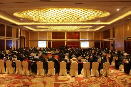 学通学透下真功夫 欧堡利亚党支部学习十九大专题会议